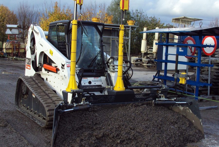 MCS dozerbord aan een Bobcat-schranklader