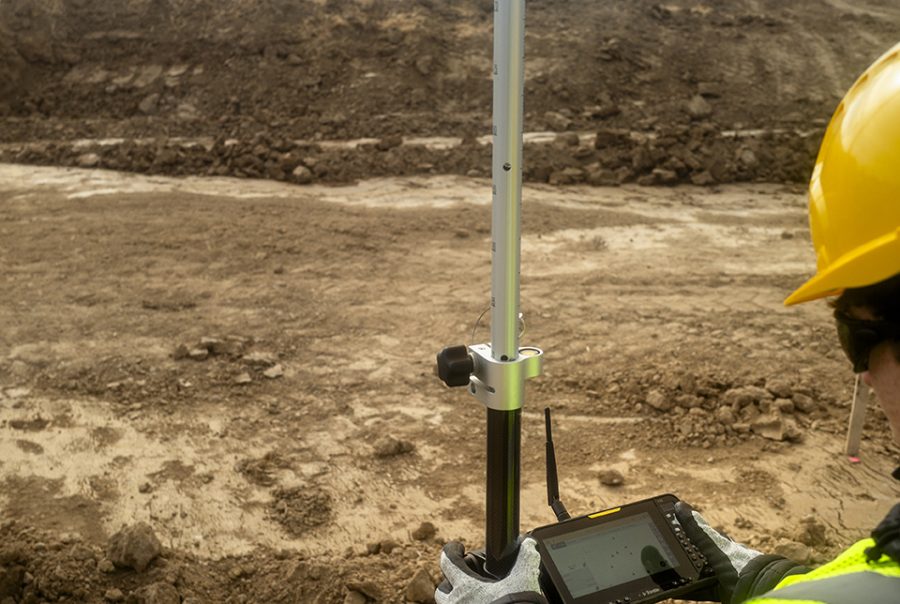 Trimble T70 op de meetstok in het veld