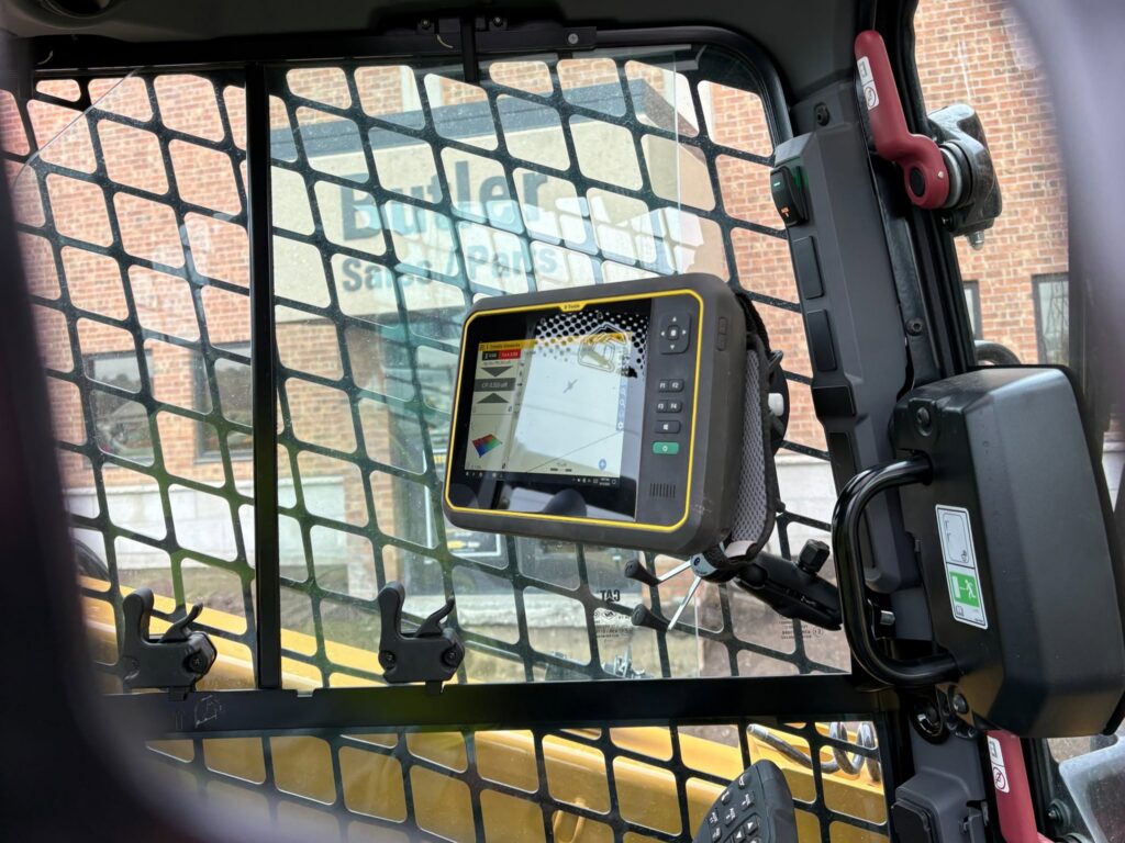 Trimble Siteworks op een T7-tablet in de cabine van een schranklader
