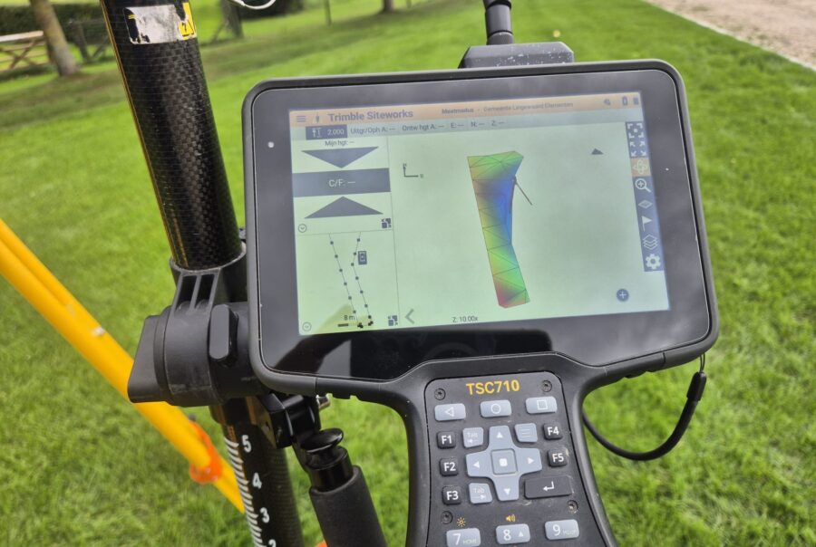 Trimble TSC710 met Siteworks op een GNSS-meetstok