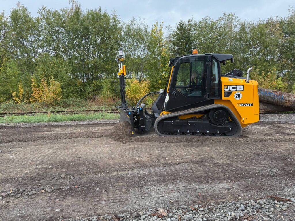 Dozerbord met Trimble Earthworks aan een JCB 270T-schranklader